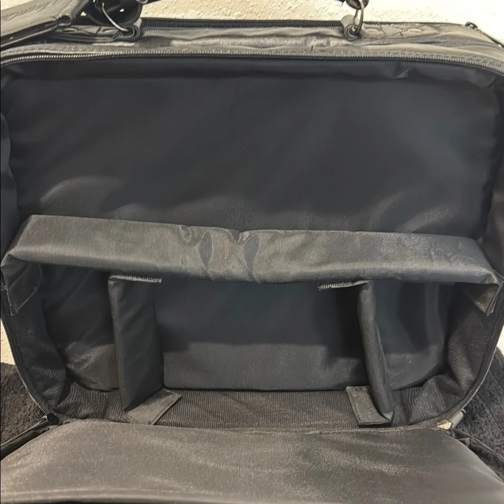 Black Leather Laptop Bag with Sturdy Handle and Flap Closure - Picture 6 of 12